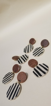 Load image into Gallery viewer, Earrings -Ligne
