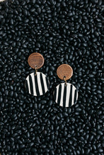 Load image into Gallery viewer, Earrings -Ligne