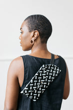 Load image into Gallery viewer, Courbe Bag - Black Rice
