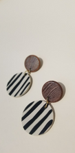Load image into Gallery viewer, Earrings -Ligne