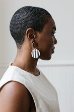 Load image into Gallery viewer, Earrings -Ligne